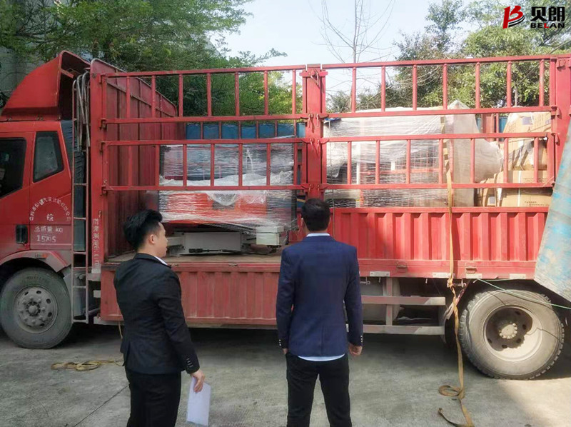 貝朗圓鋼自動折彎機(jī)順利到達(dá)廣東某客戶處