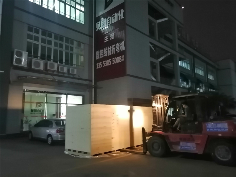 貝朗電腦鐵線折彎?rùn)C(jī)遠(yuǎn)赴馬來(lái)西亞客戶處